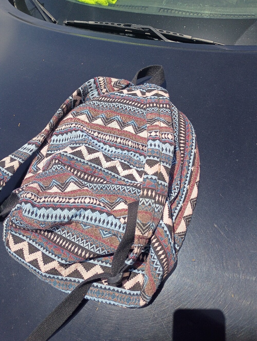 21 Men Colored Pattern Backpack - Picture 6 of 12
